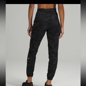 Lulu black camo joggers